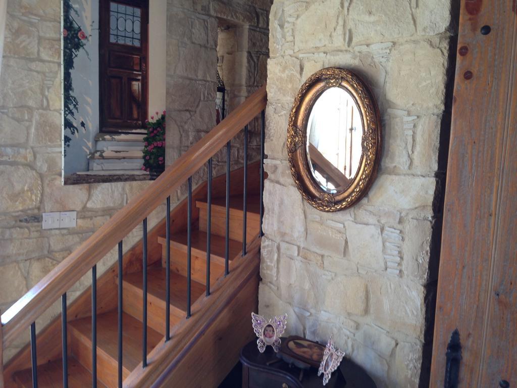 Lofou Traditional Stone House Rum bild