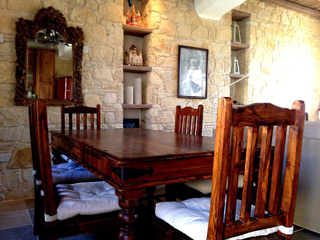 Lofou Traditional Stone House Rum bild